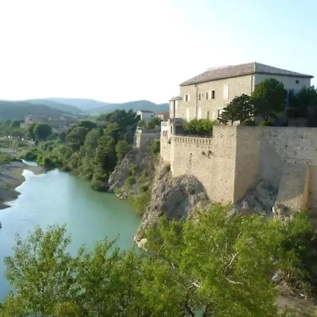 Casa vacanze Historic Wine Cellar In The Heart Of Corbieres *